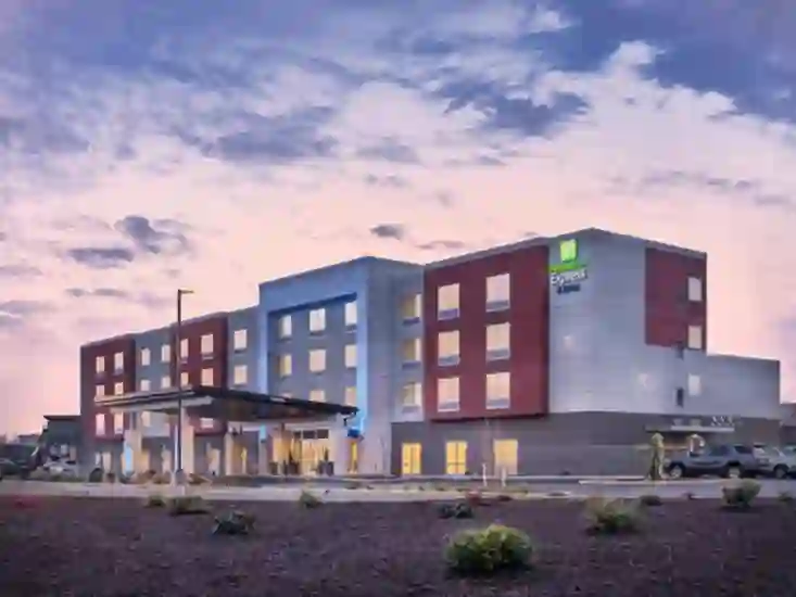 Hotels & Lodging