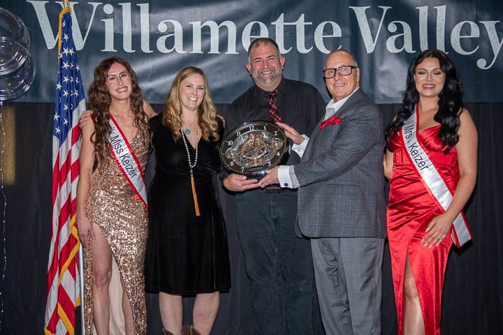 Keizer's 2023 Merchant of the Year - Louis & Leslie Risewick, AJ's Hideaway Bar & Grill - with past winner, Lyndon Zaitz and Distinguished young women